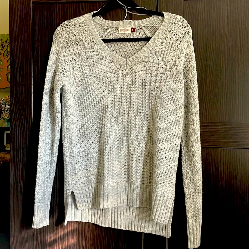 Girls v-neck gray with silver sparkle sweater